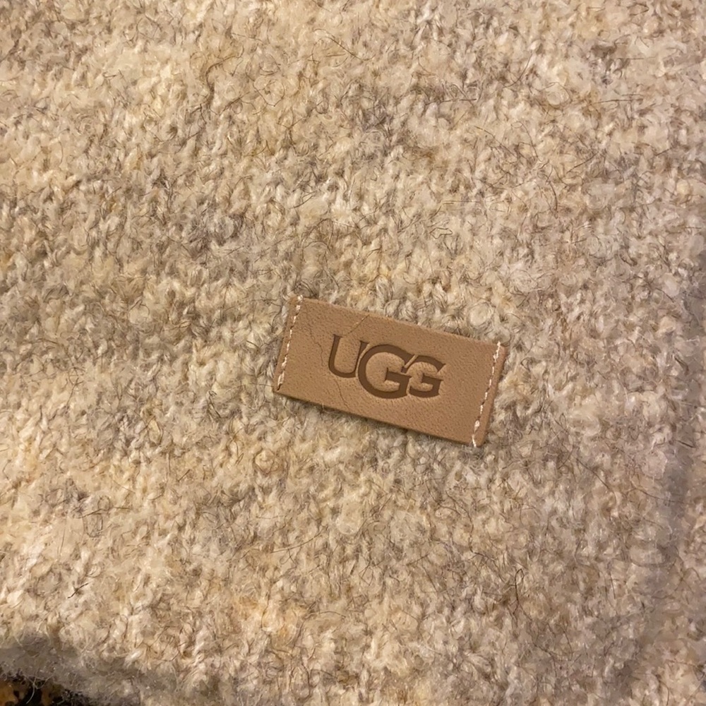 Ugg scarf